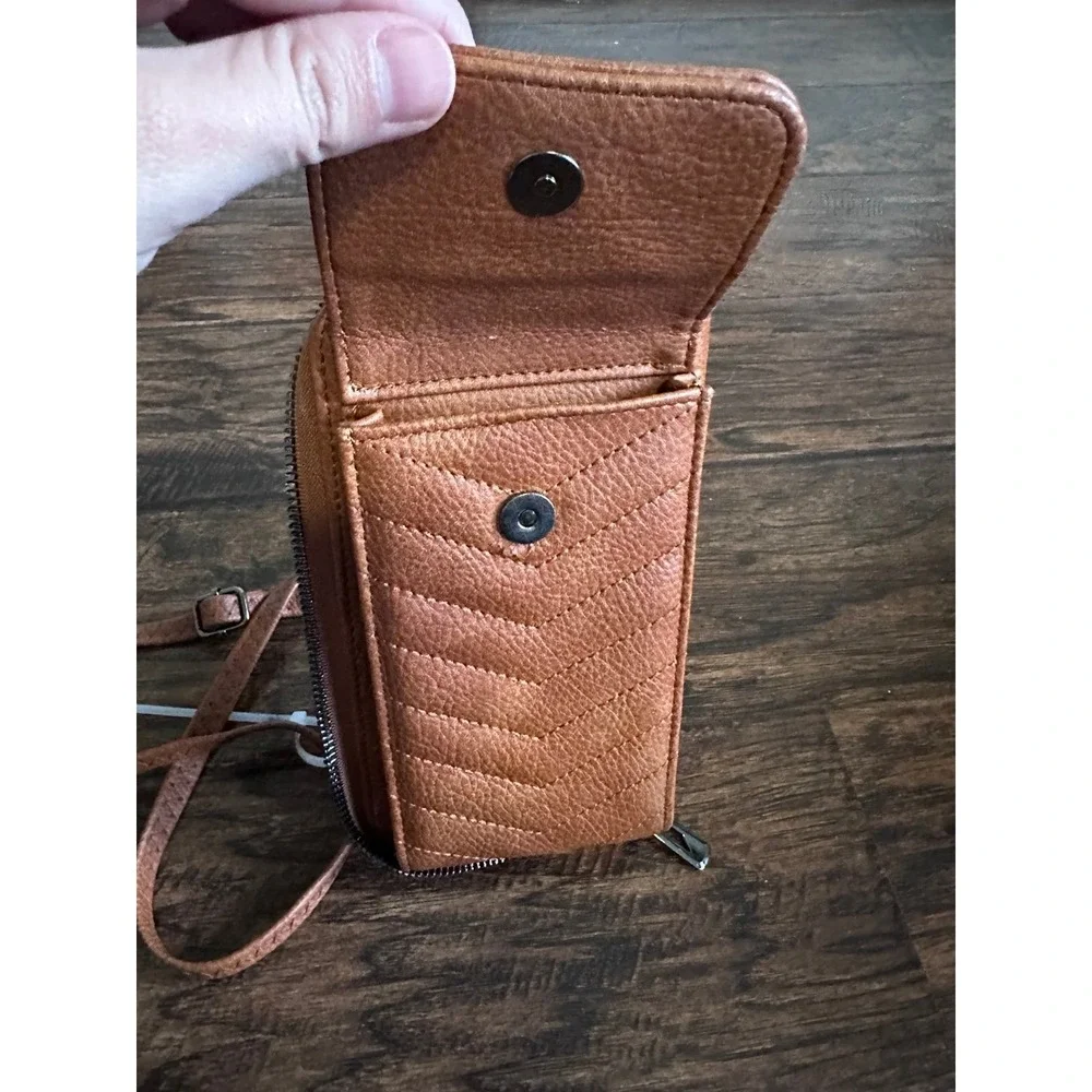 Escarte‎ Brown Crossbody
